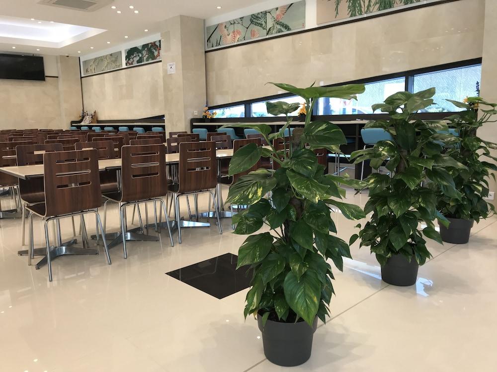 Toyoko Saint Charles Hotel